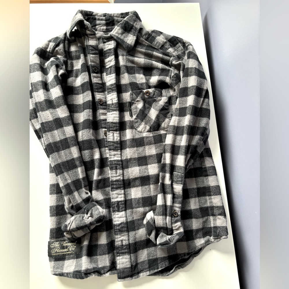 EUC flannel shirt. Vermont Flannel Company. Size XS. Grey/black checked.